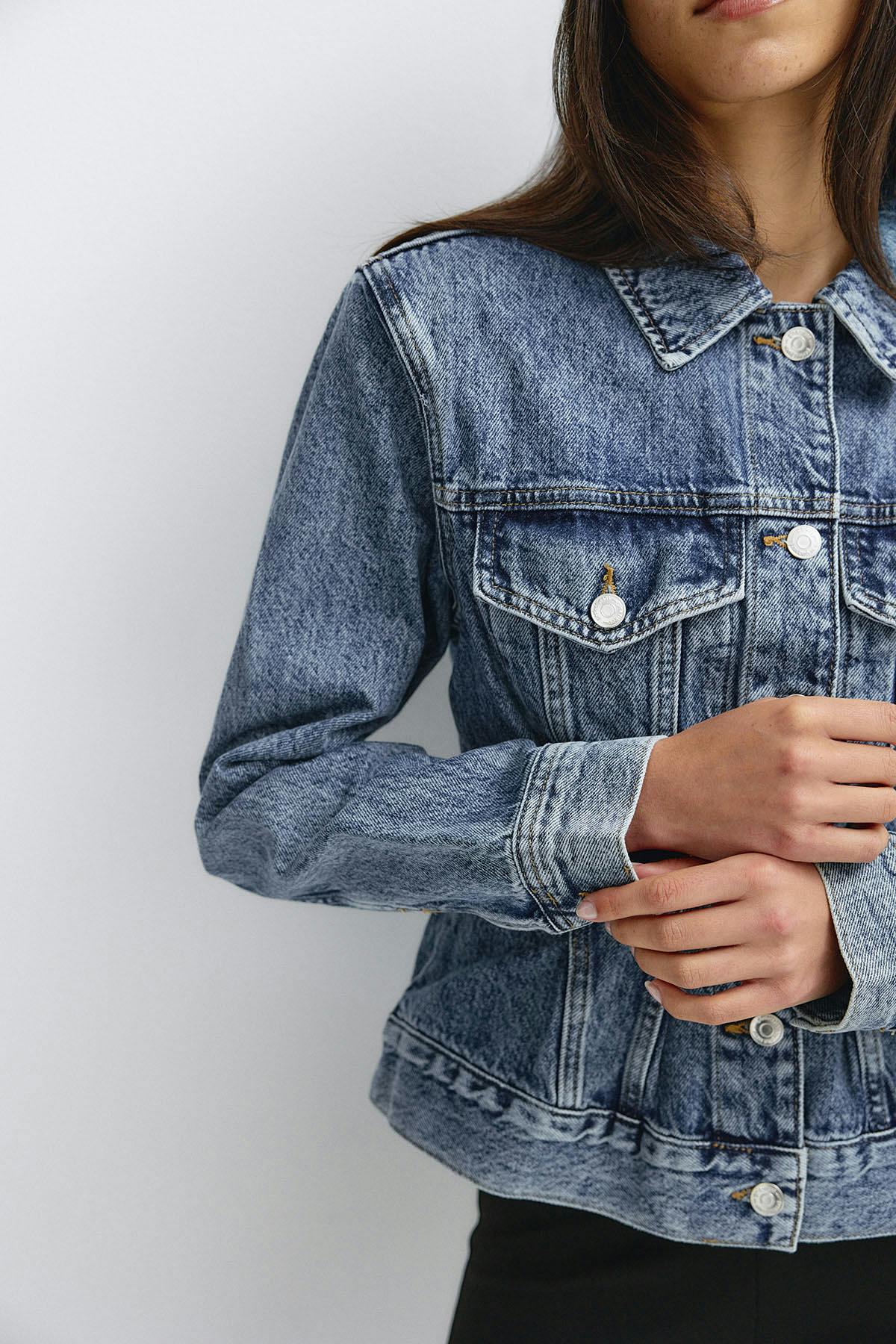 Shaped denim jacket