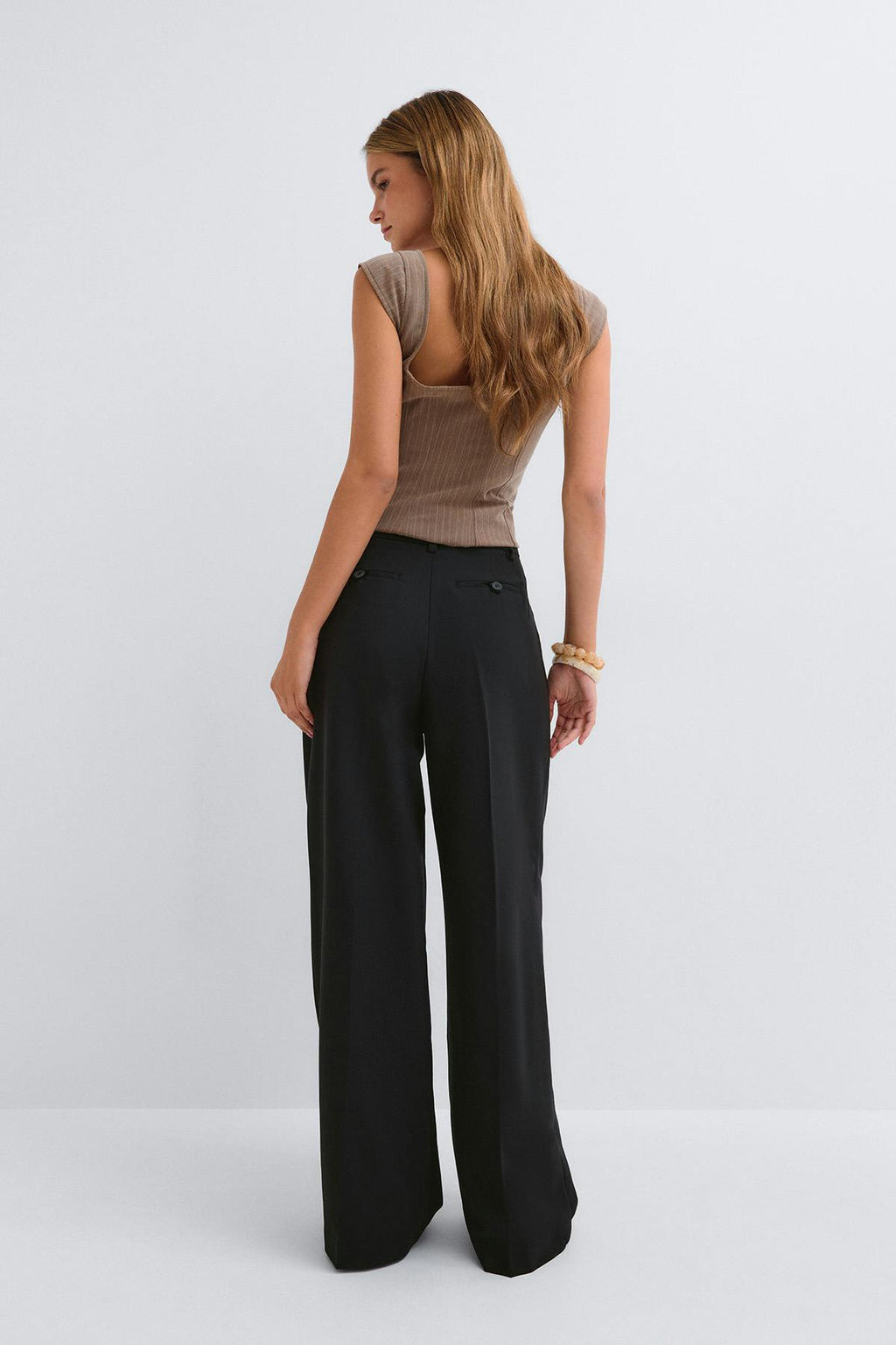 Wide pleated trousers