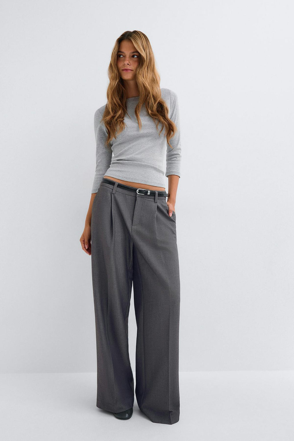Wide pleated trousers