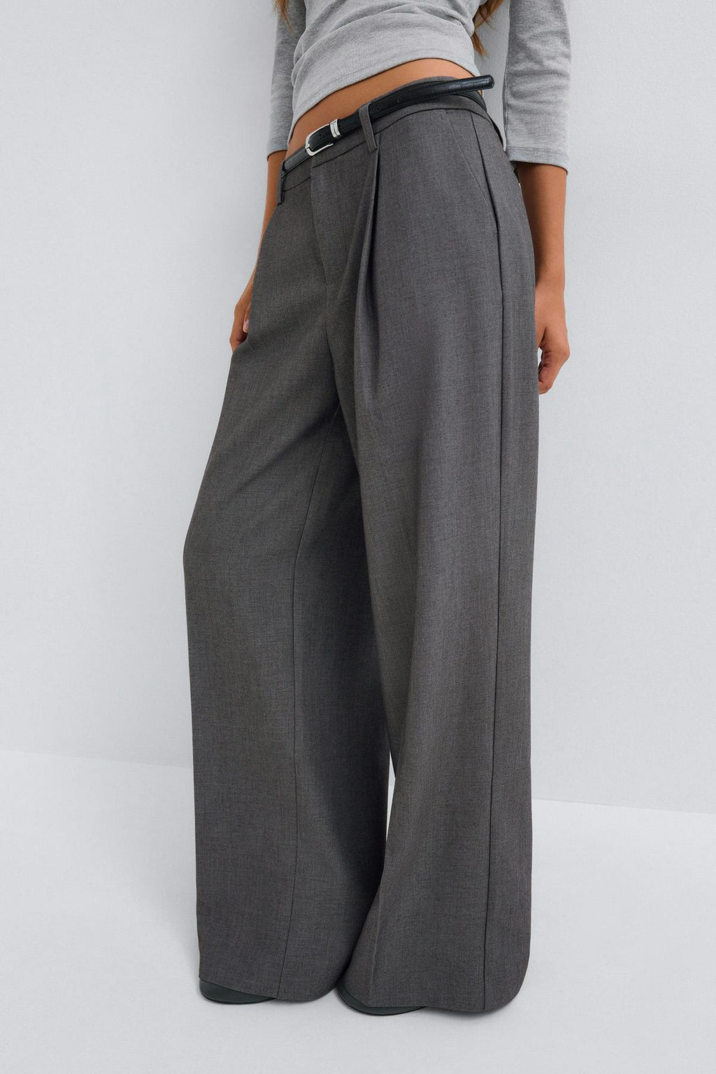 Wide pleated trousers