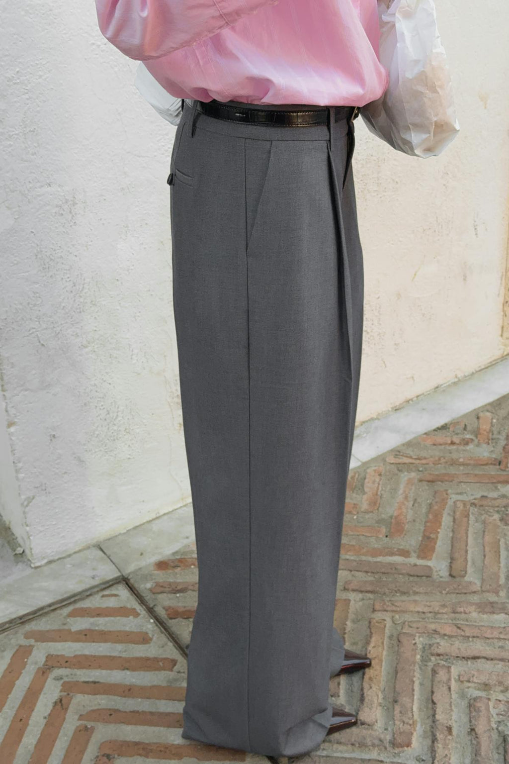 Wide pleated trousers