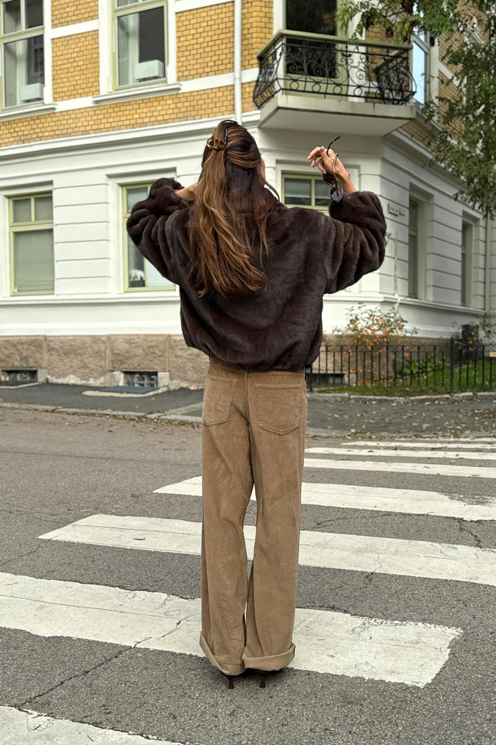 Low wide cord jeans