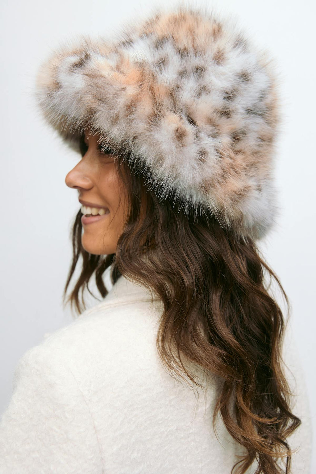 Faux fur bucket hat