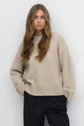 Crew neck knitted sweater