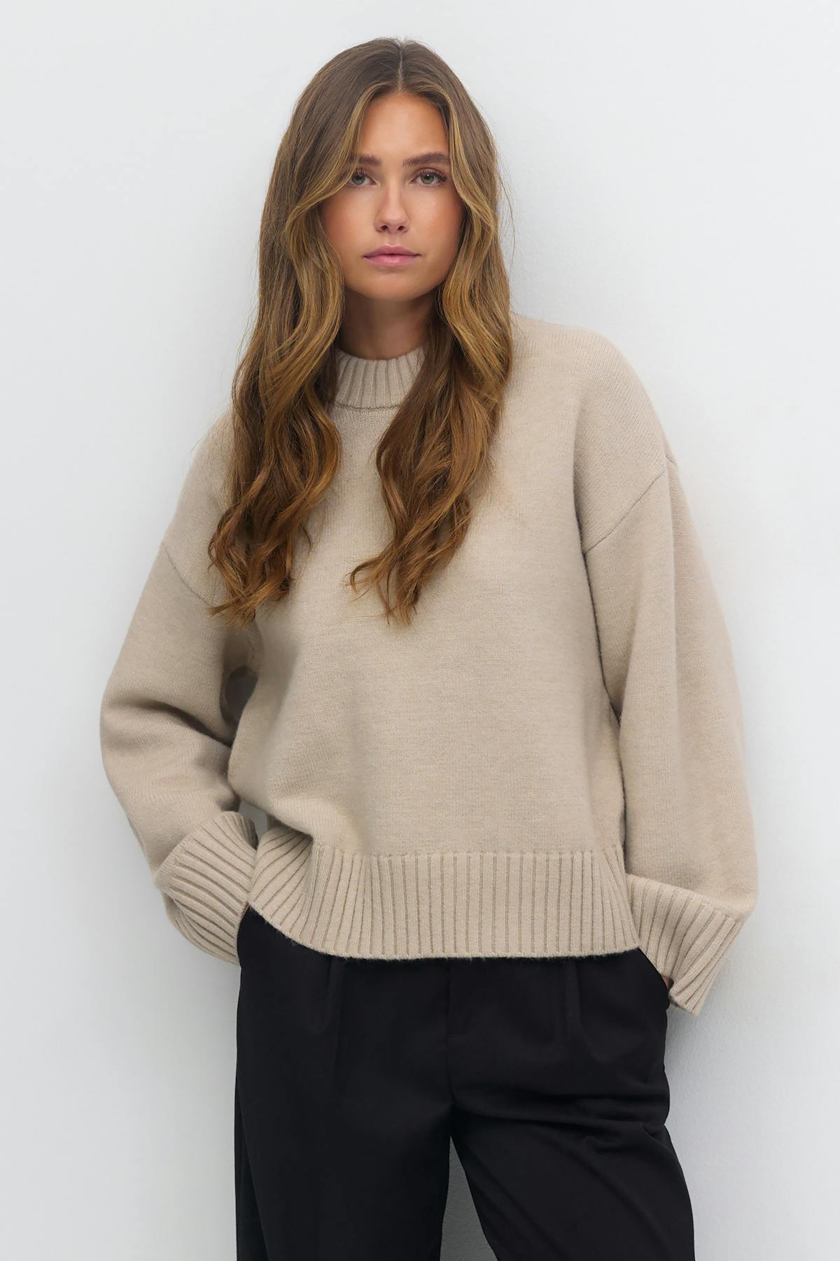 Crew neck knitted sweater