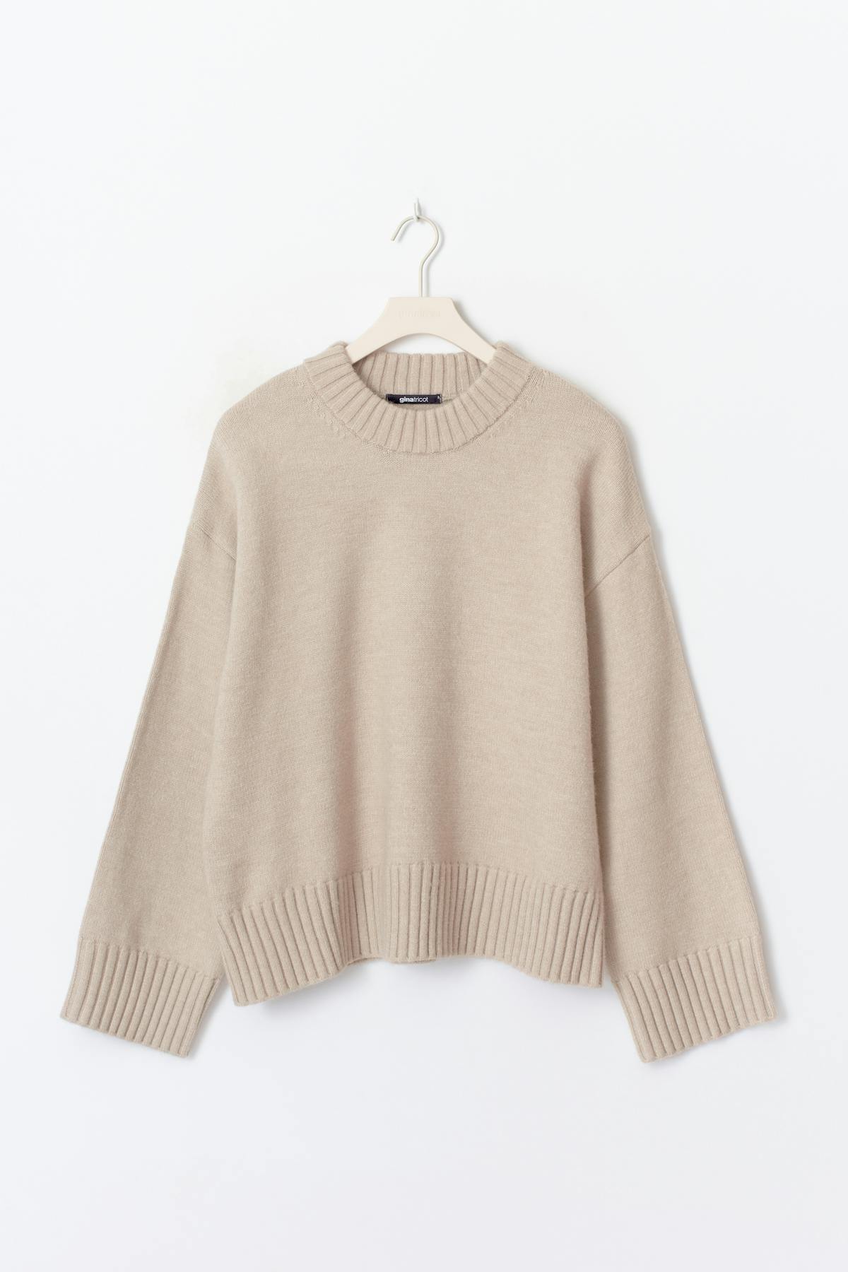 Crew neck knitted sweater