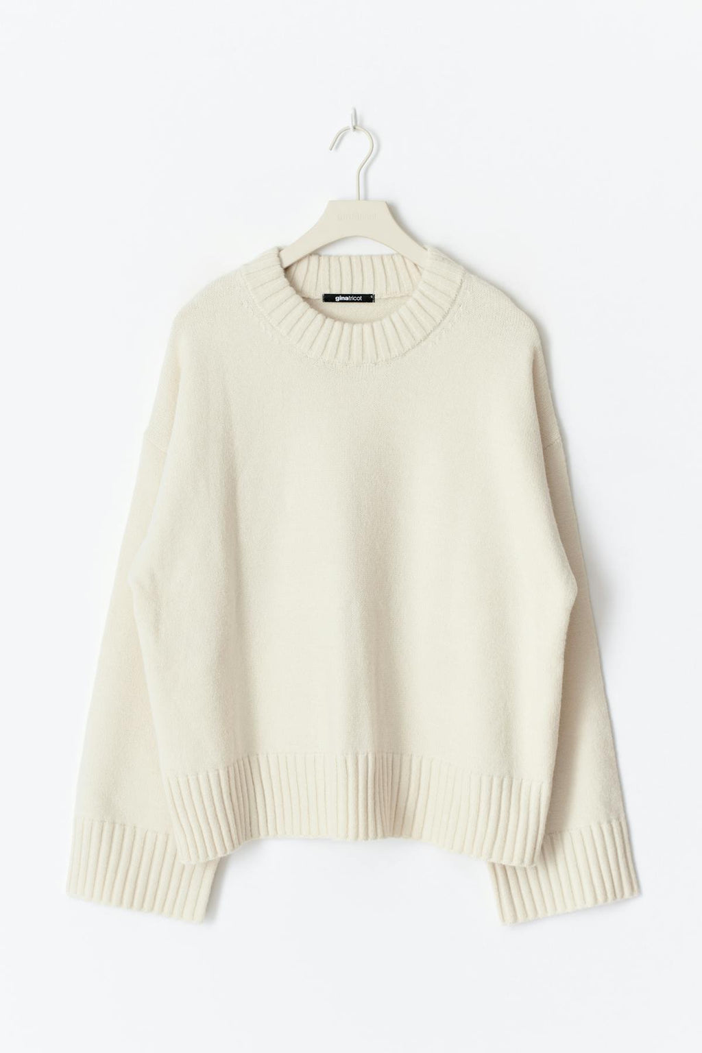 Crew neck knitted sweater