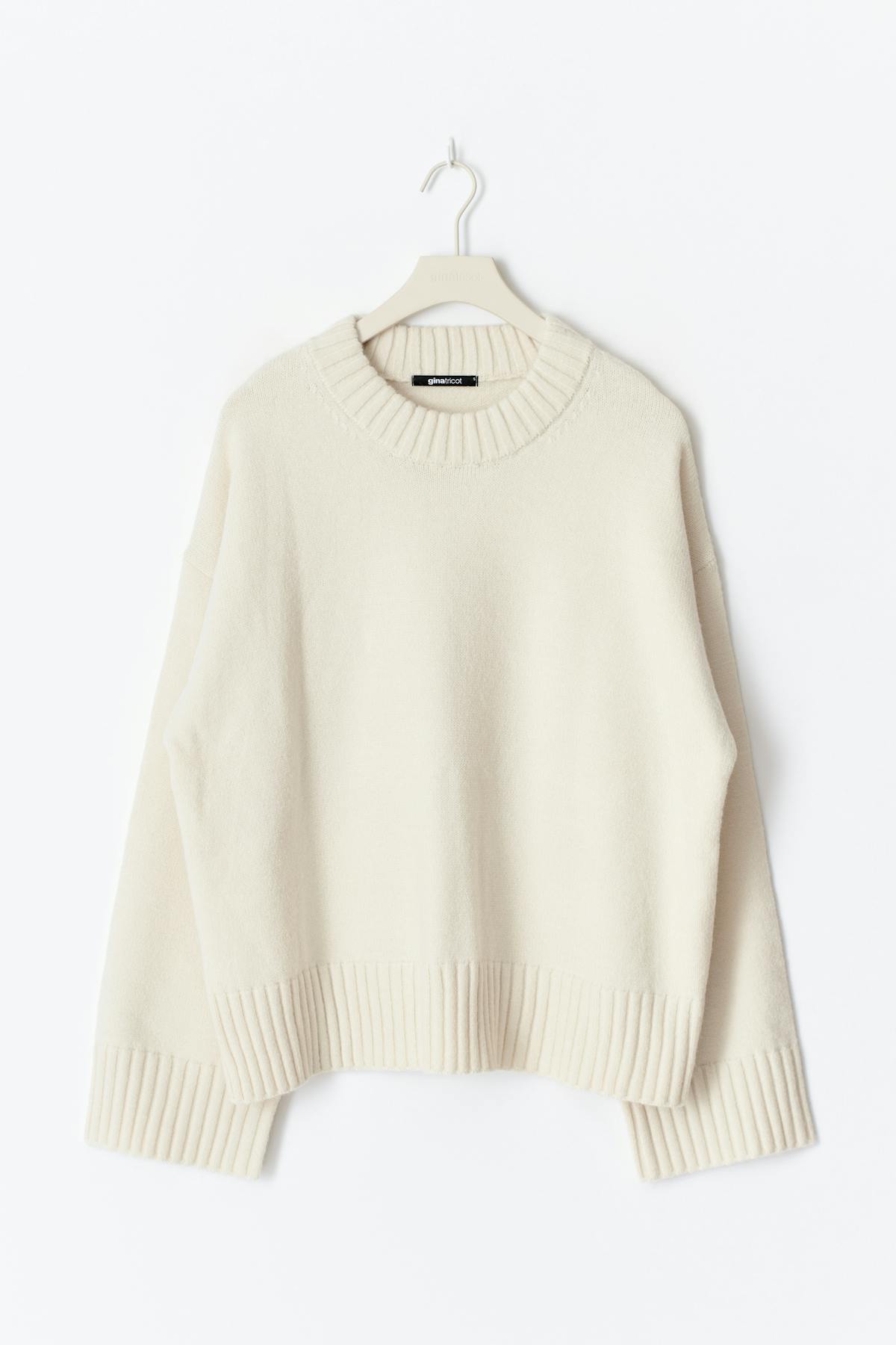 Crew neck knitted sweater