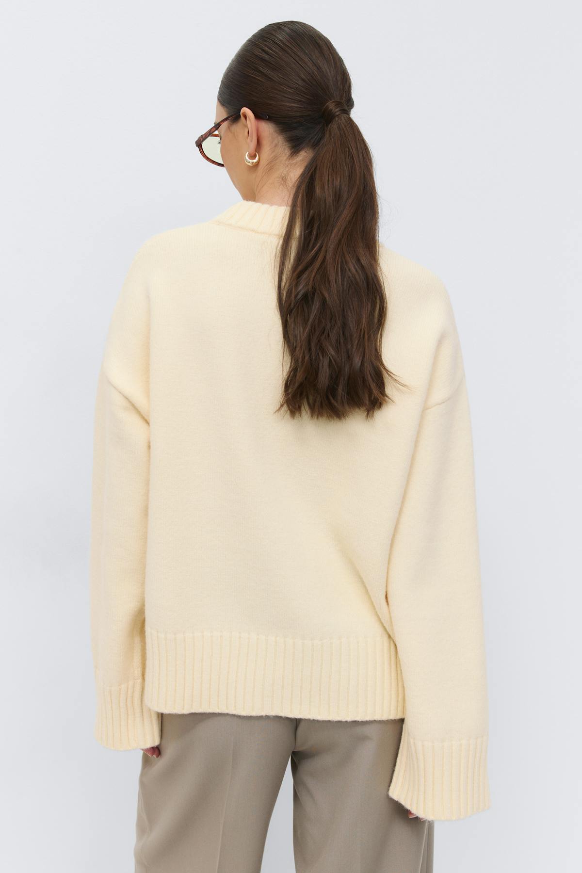 Crew neck knitted sweater