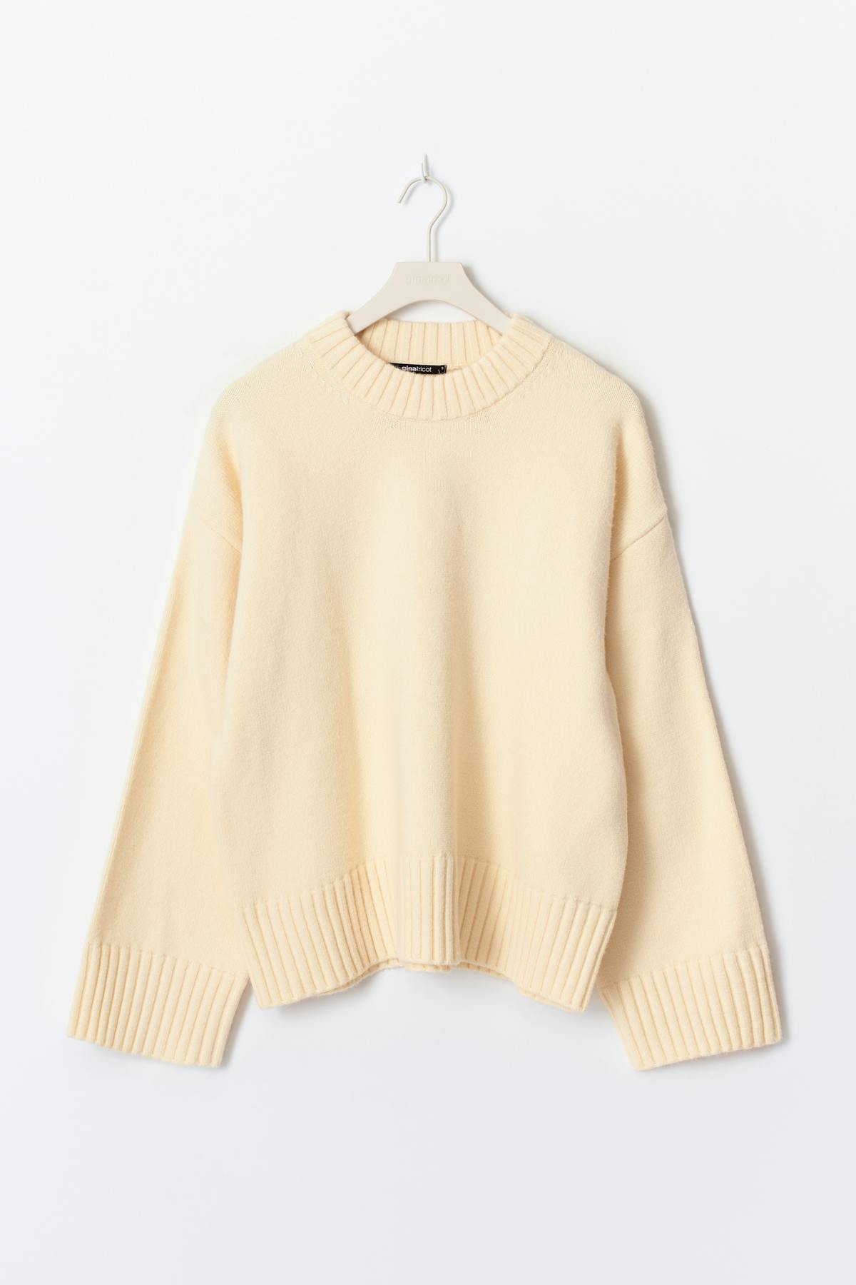 Crew neck knitted sweater