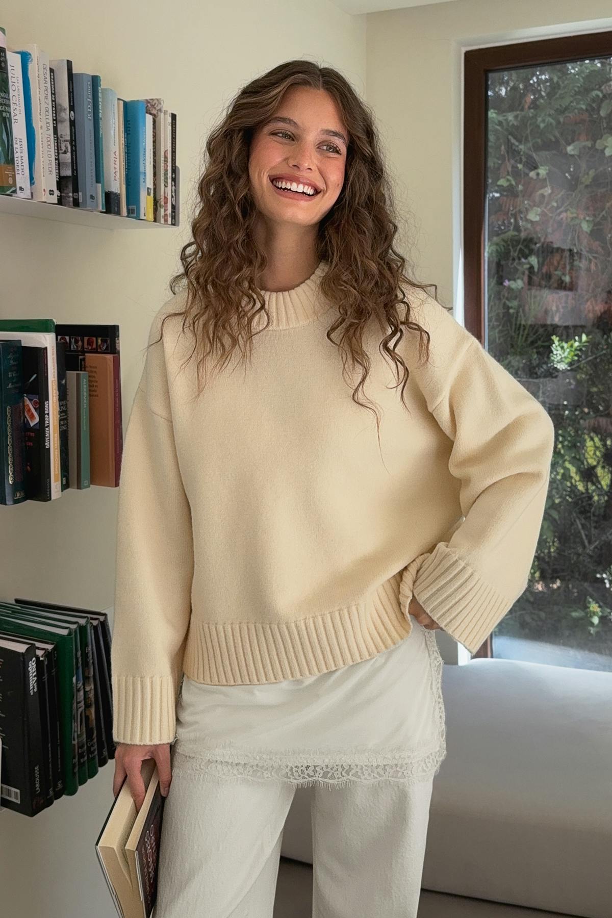 Crew neck knitted sweater