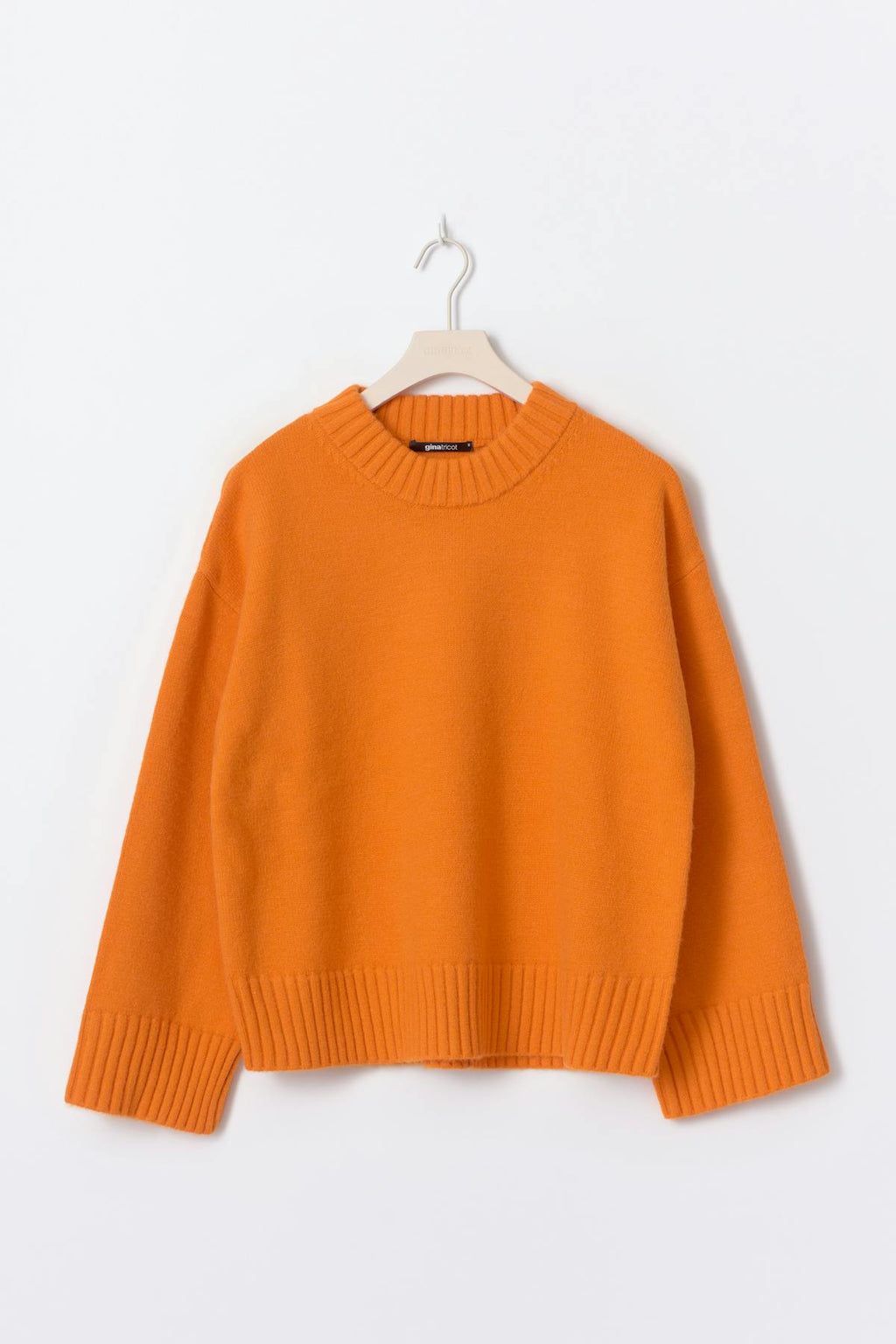 Crew neck knitted sweater