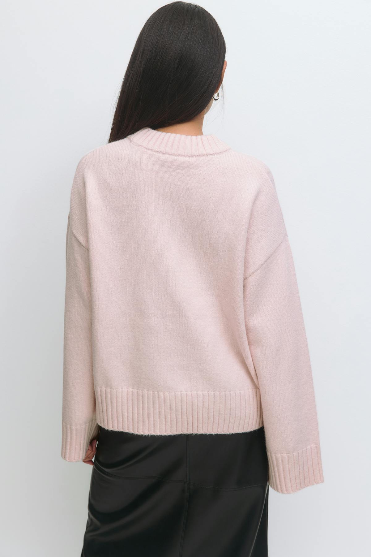 Crew neck knitted sweater