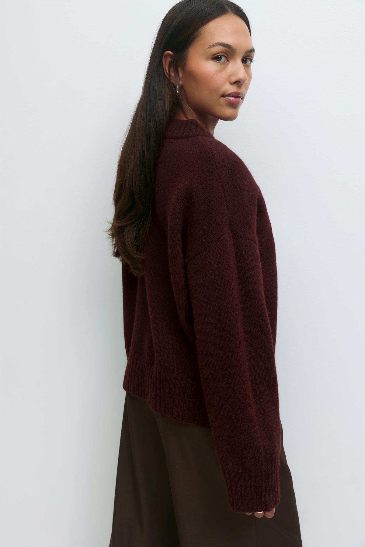Crew neck knitted sweater
