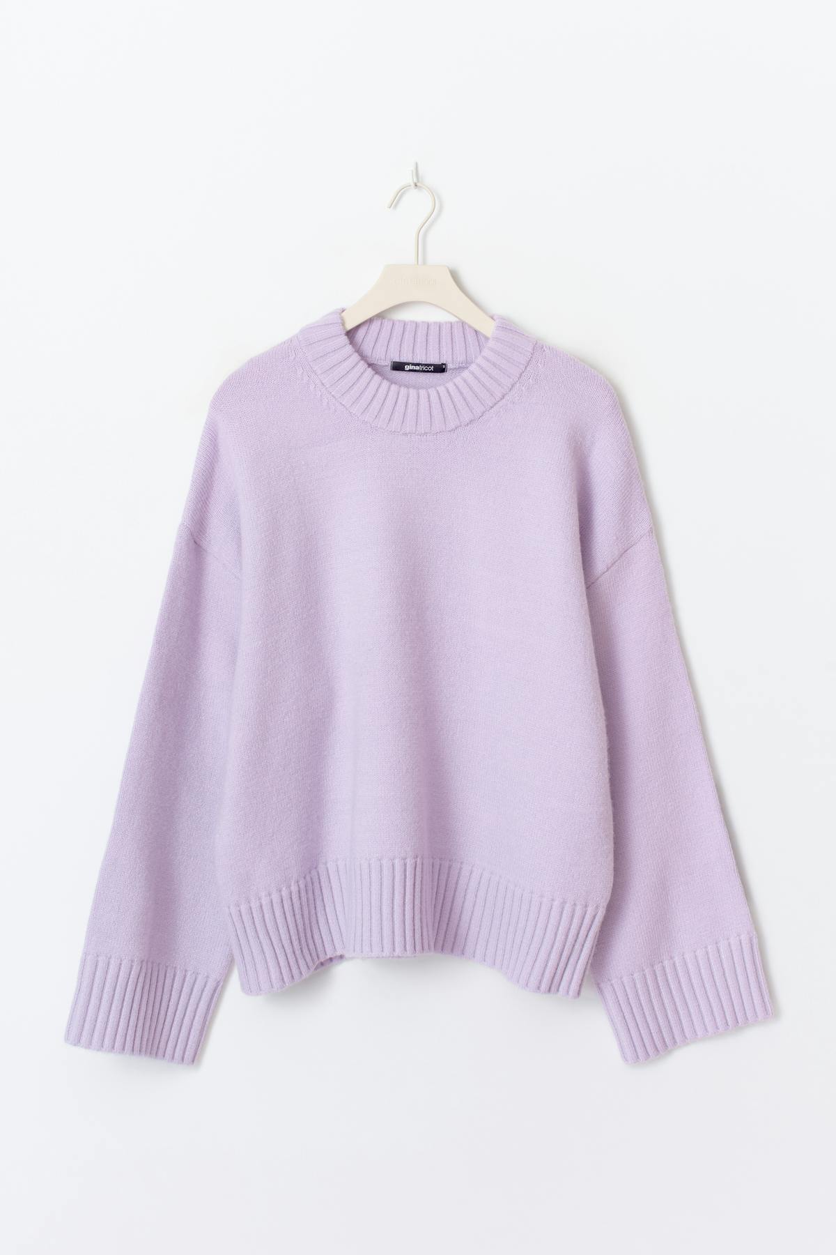 Crew neck knitted sweater
