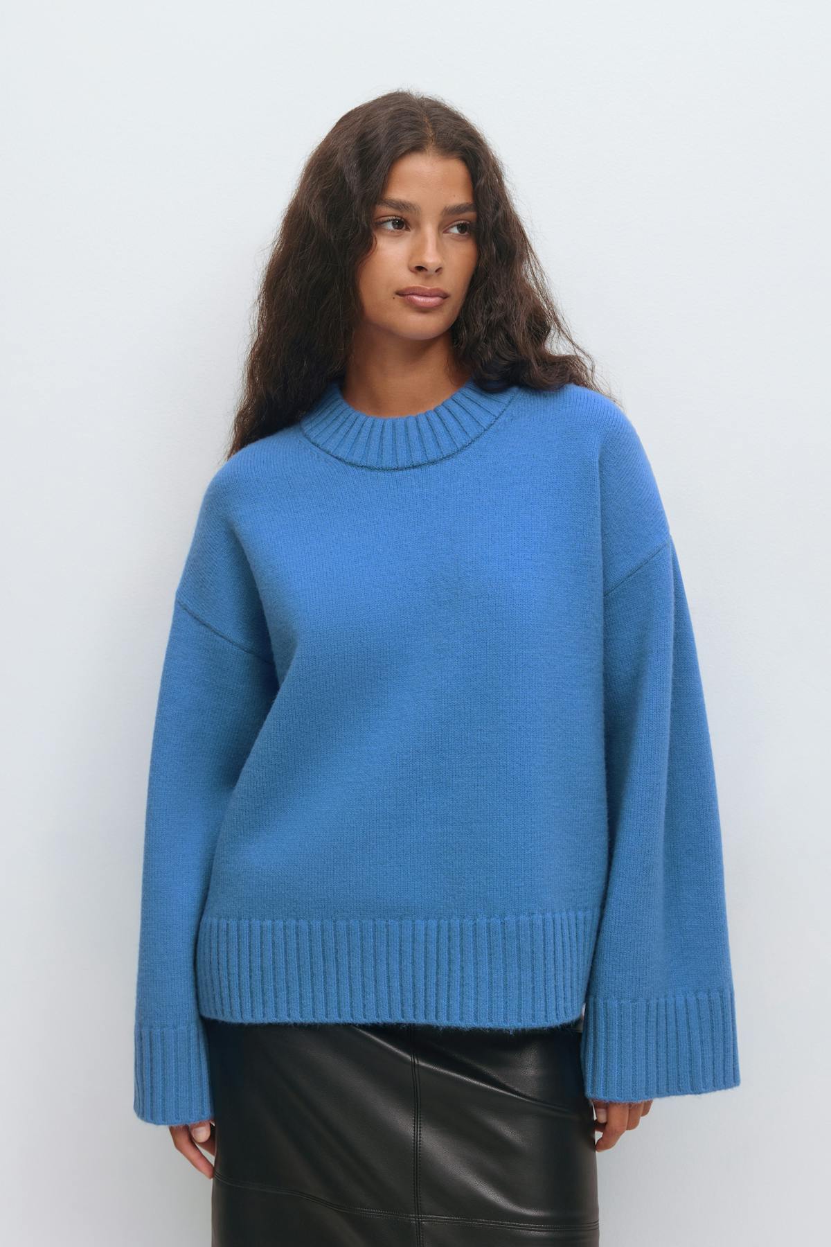 Crew neck knitted sweater