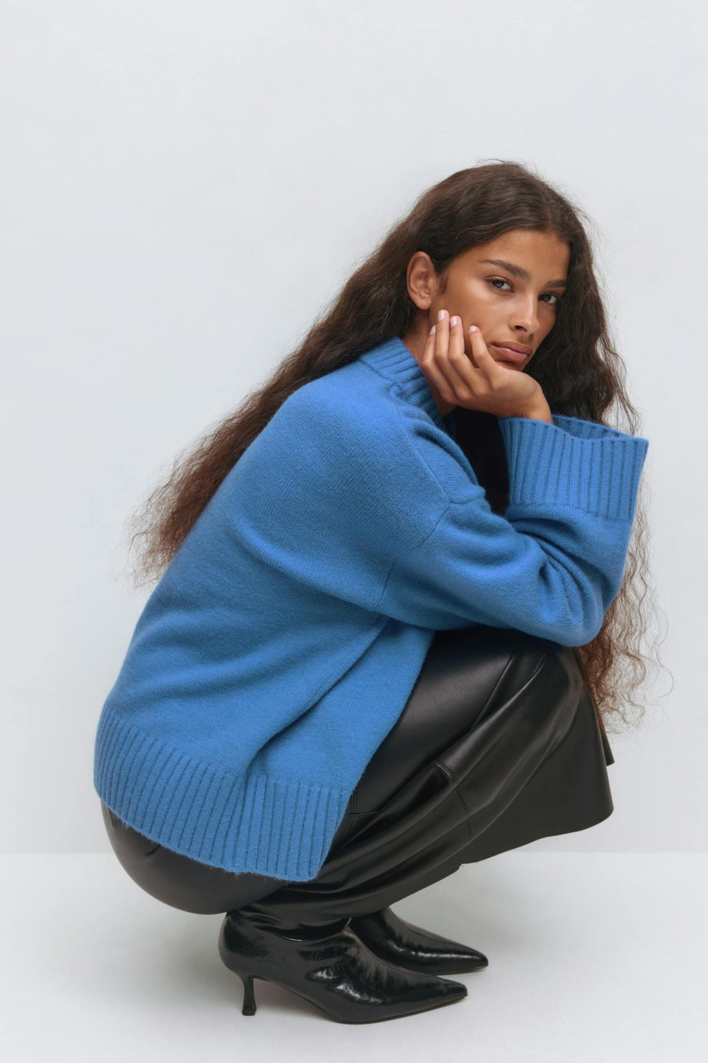 Crew neck knitted sweater
