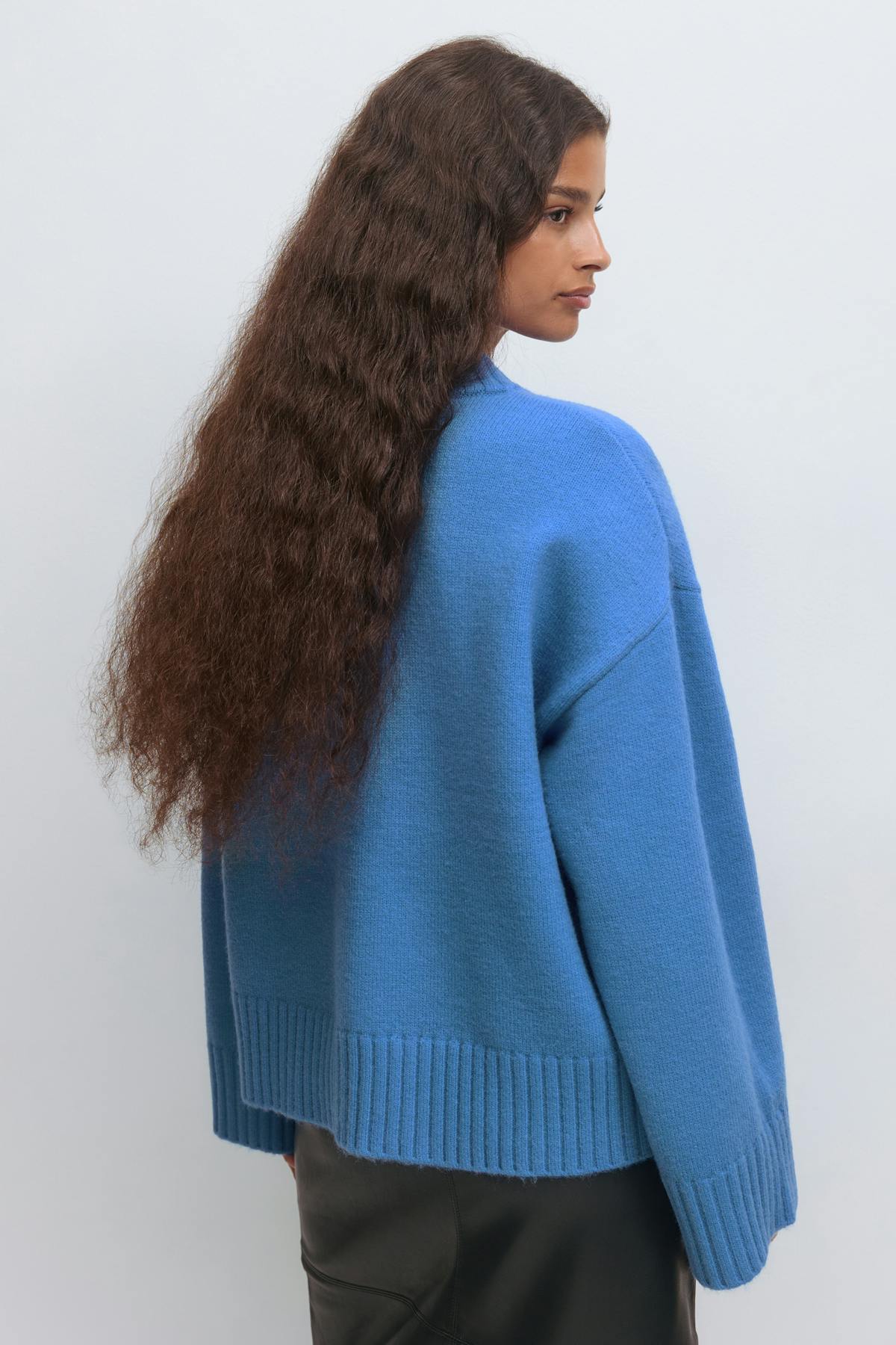 Crew neck knitted sweater