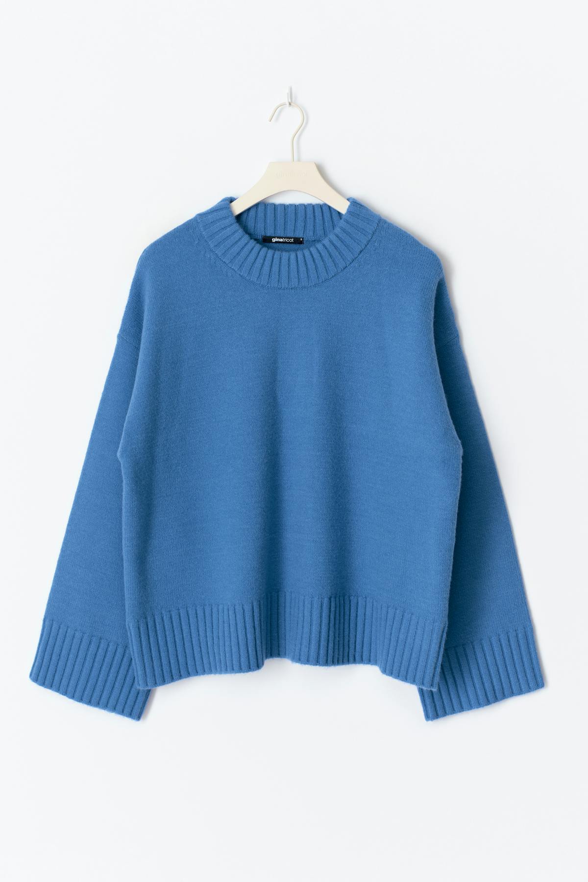 Crew neck knitted sweater