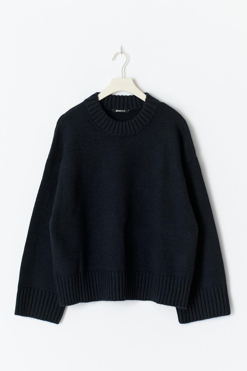 Crew neck knitted sweater