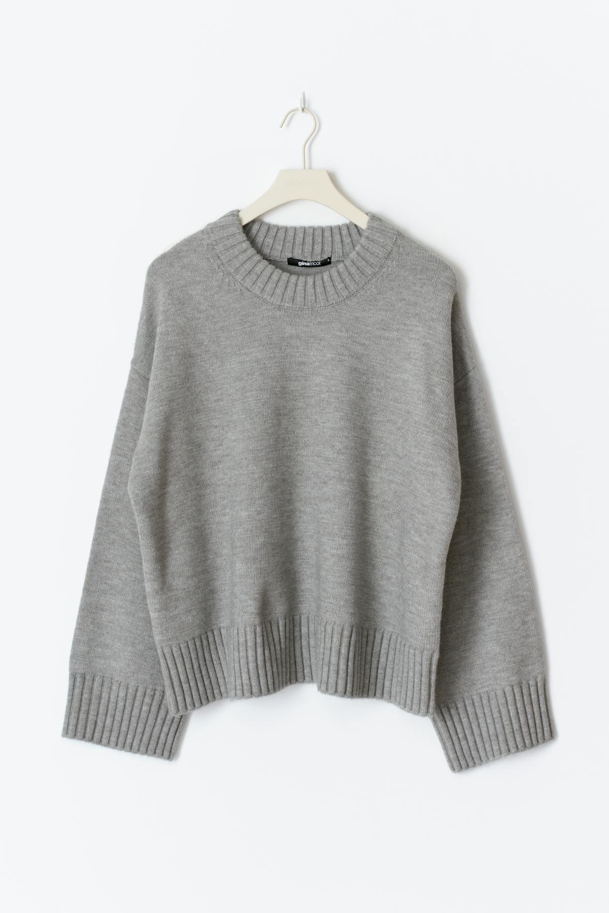Crew neck knitted sweater