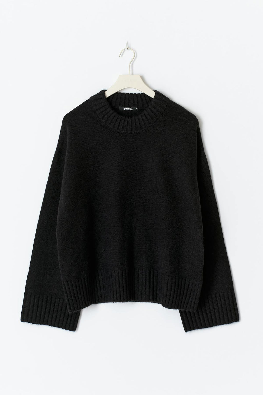 Crew neck knitted sweater