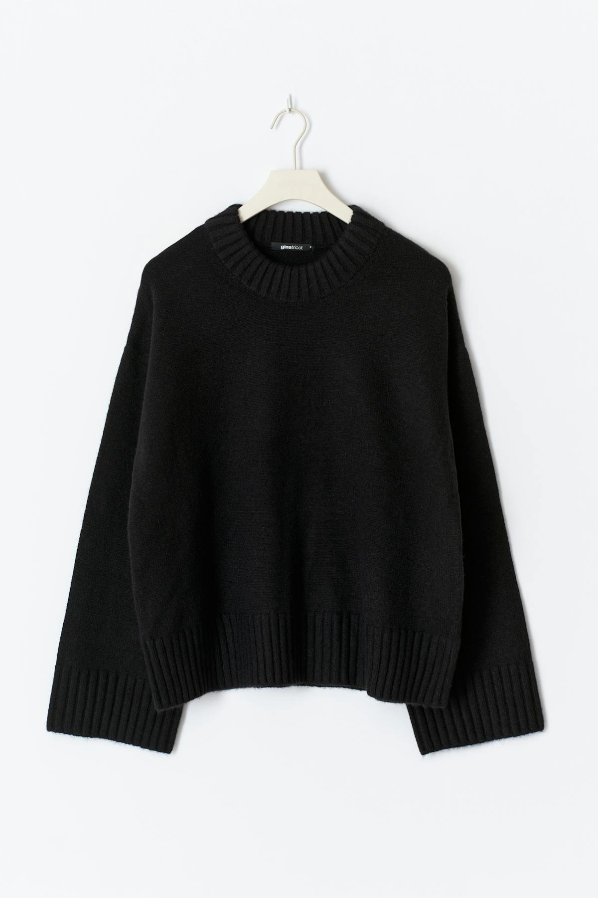 Crew neck knitted sweater