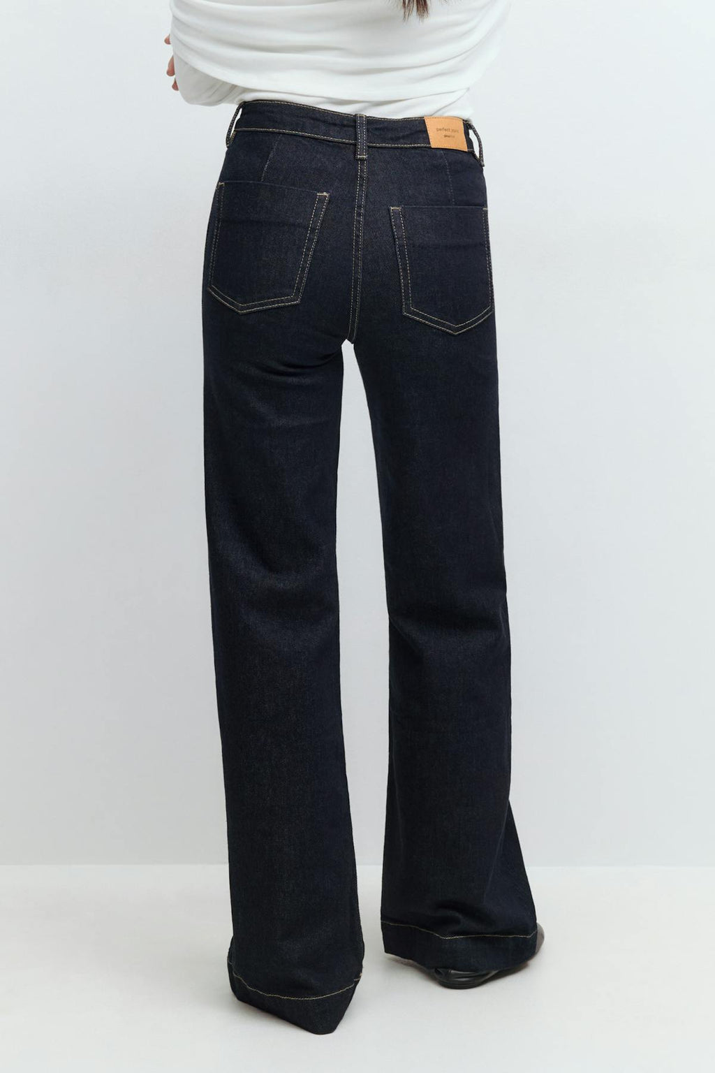 Front pocket flare jeans