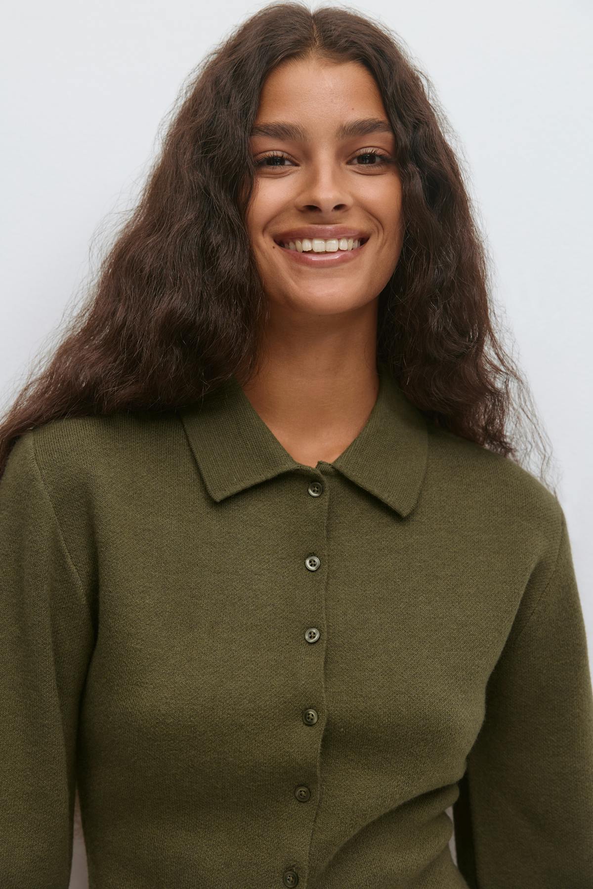 Shaped knitted cardigan