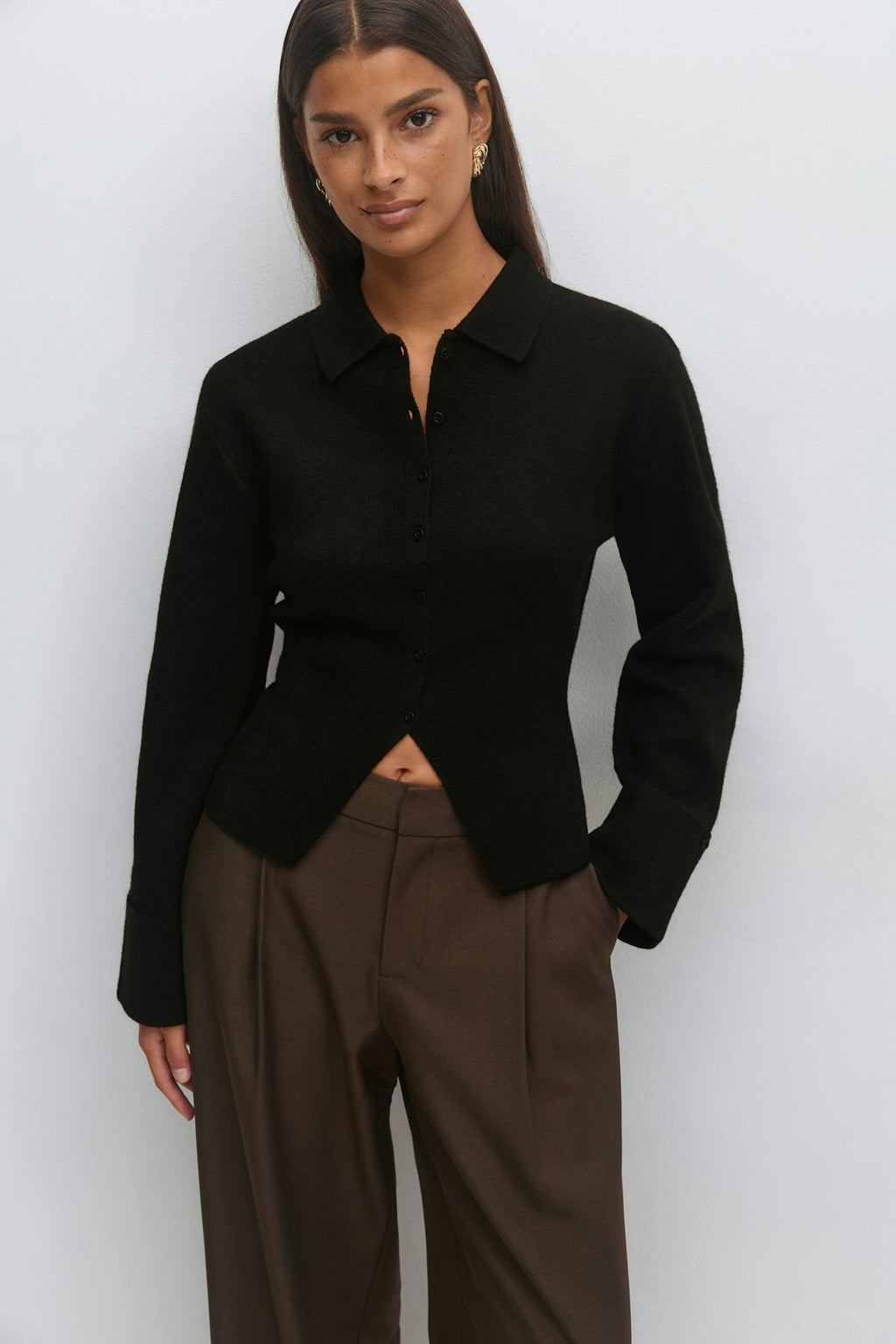 Shaped knitted cardigan