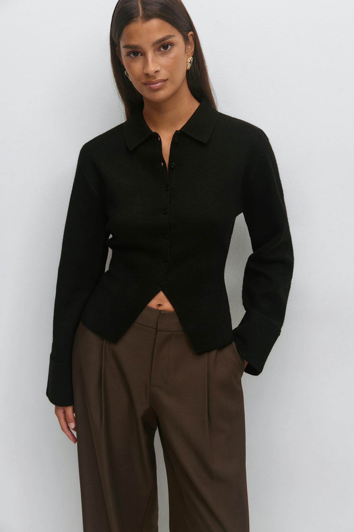 Shaped knitted cardigan
