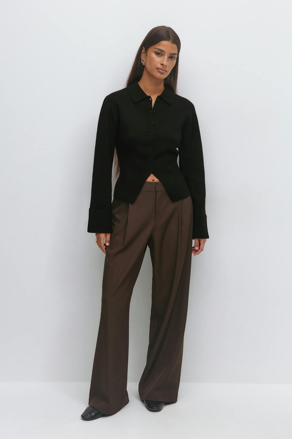 Shaped knitted cardigan