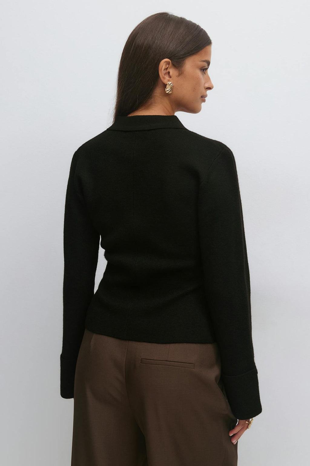 Shaped knitted cardigan