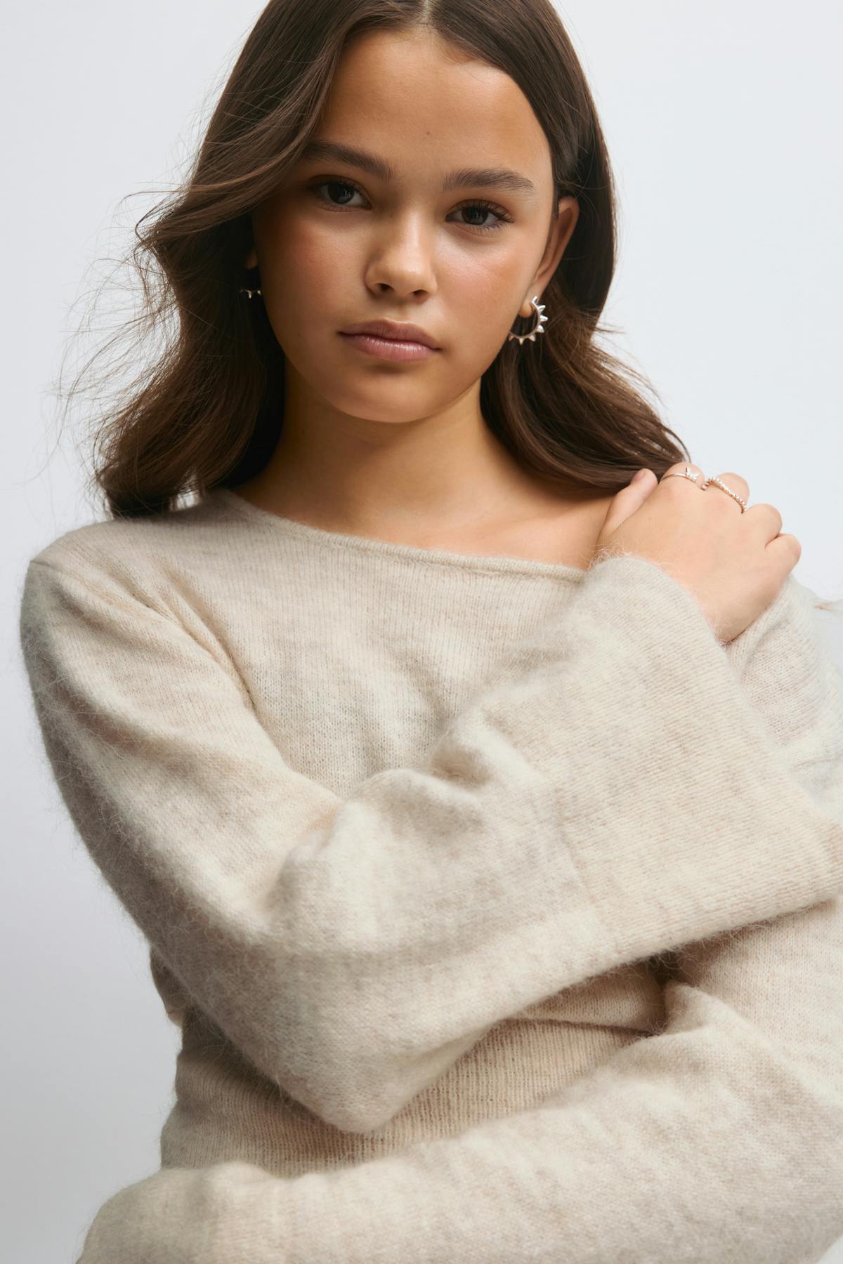 Y shaped knitted sweater