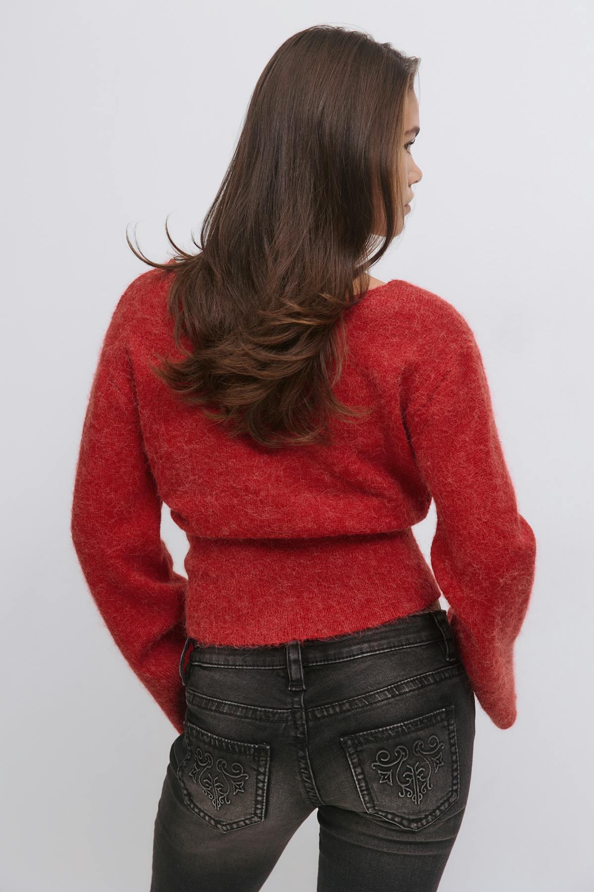 Y shaped knitted sweater