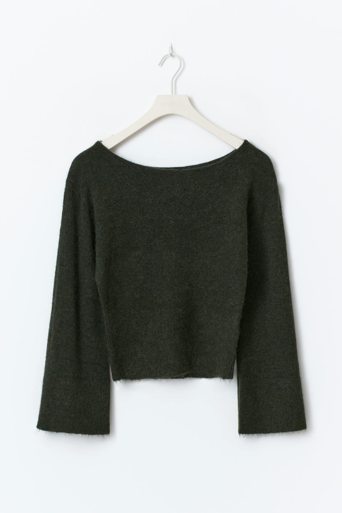 Y shaped knitted sweater