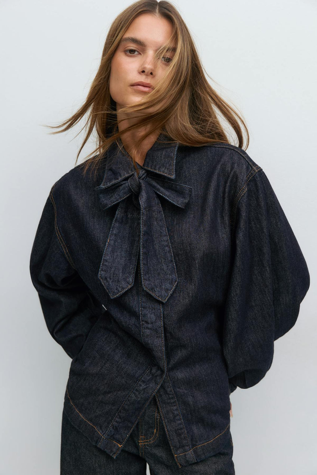Fitted tie denim shirt