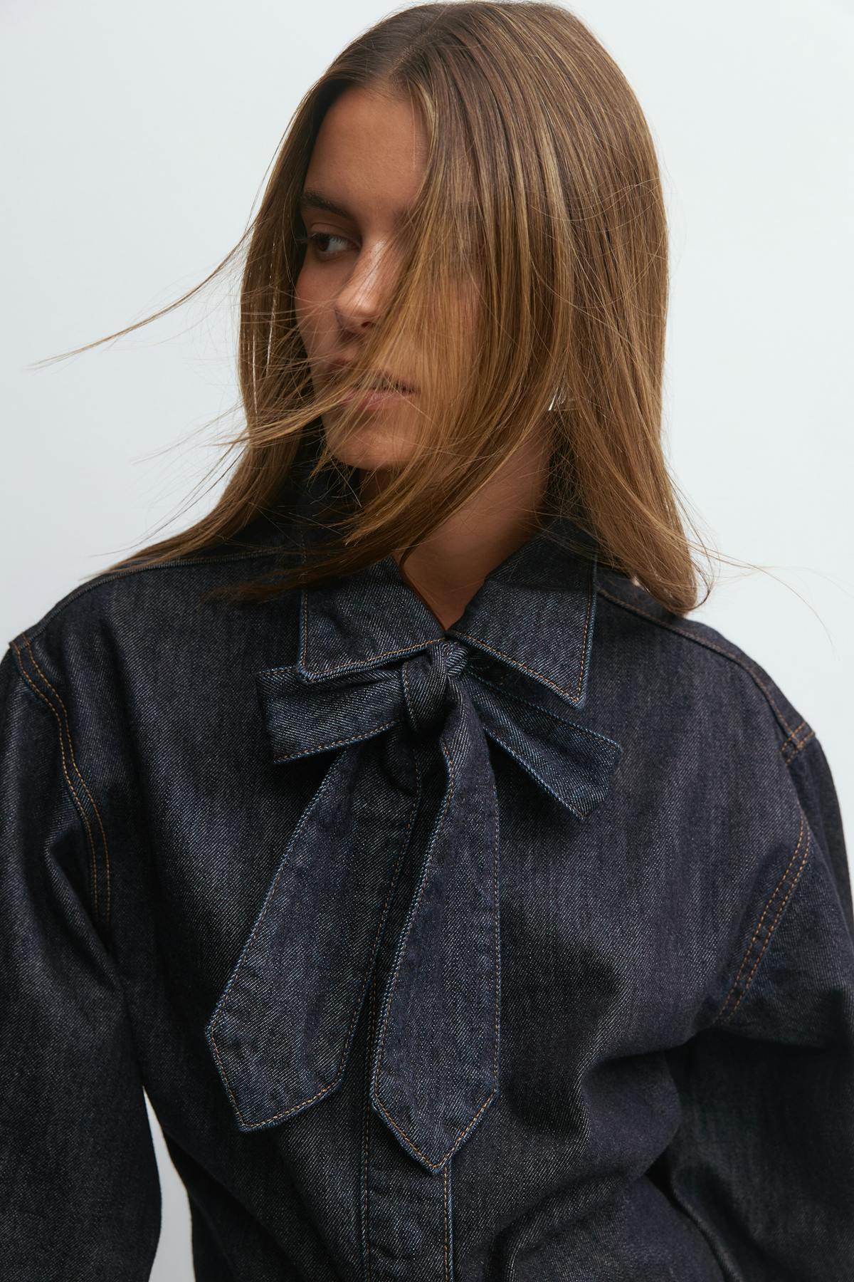 Fitted tie denim shirt