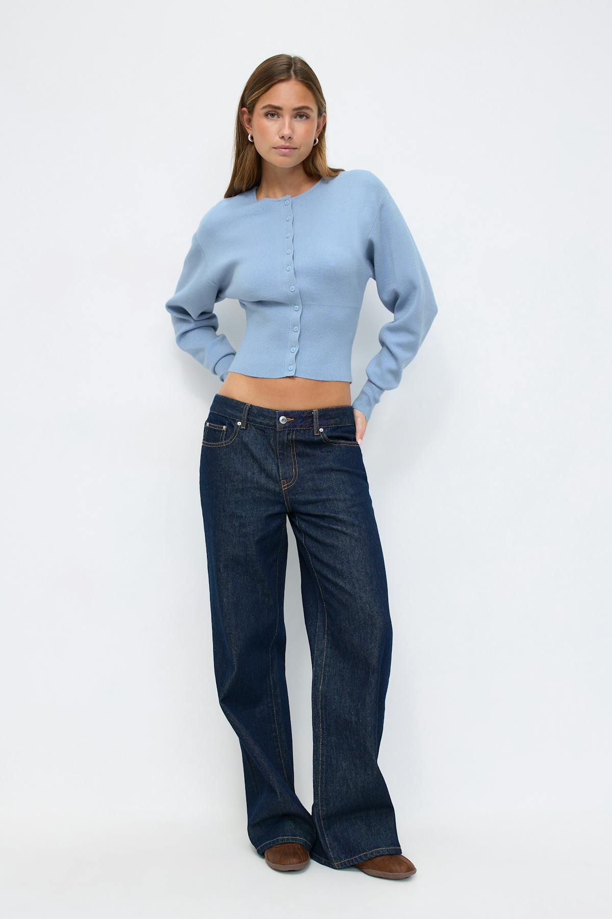 Shaped knitted cardigan