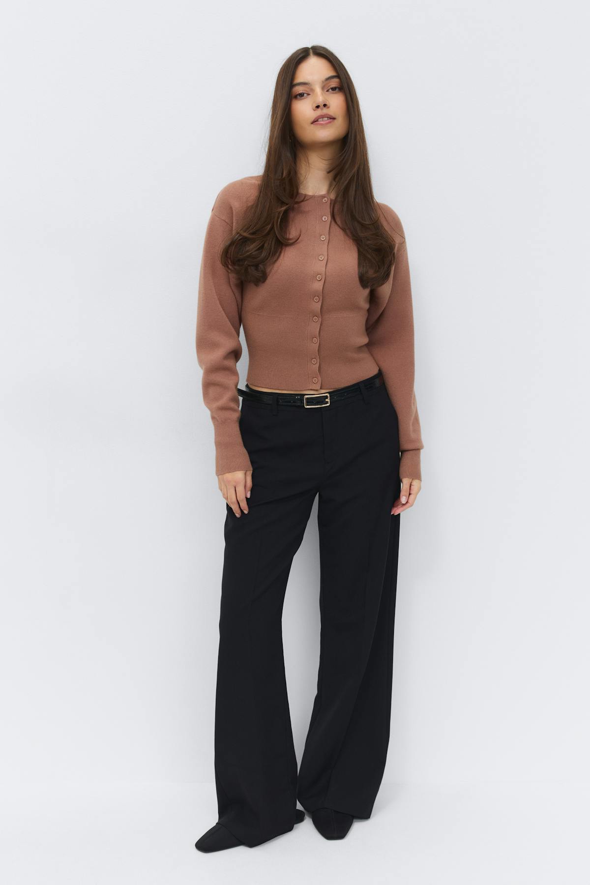Shaped knitted cardigan