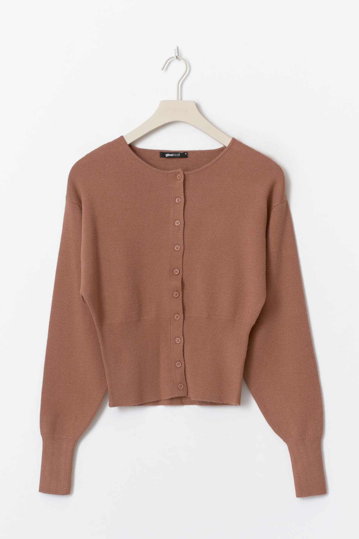 Shaped knitted cardigan