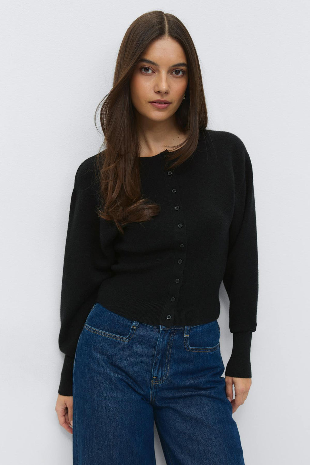 Shaped knitted cardigan