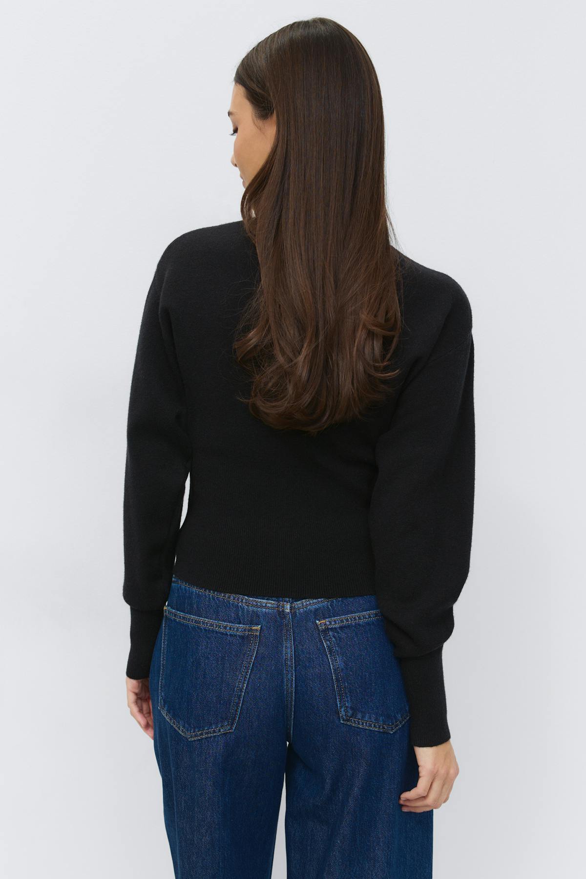 Shaped knitted cardigan