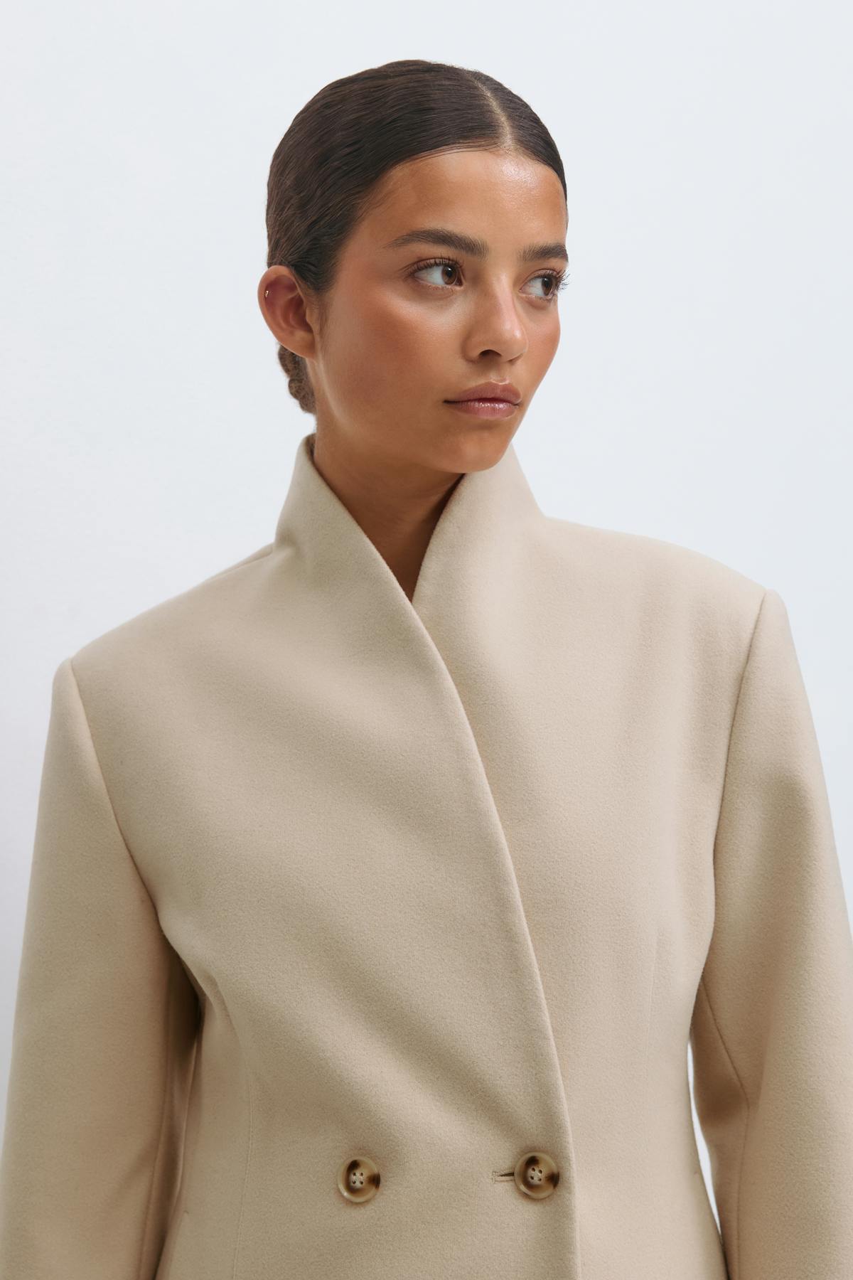 Shaped wool blend jacket