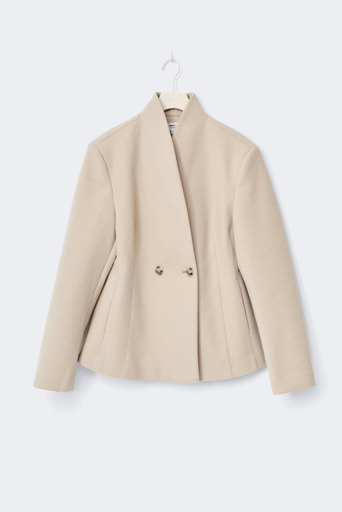 Shaped wool blend jacket
