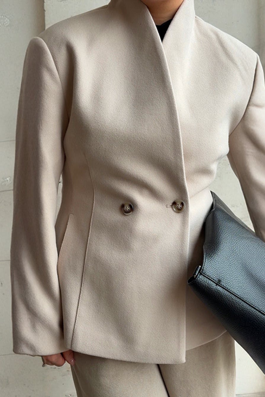 Shaped wool blend jacket