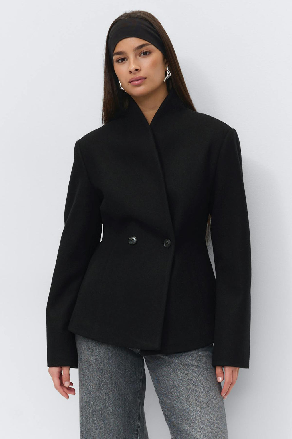 Shaped wool blend jacket