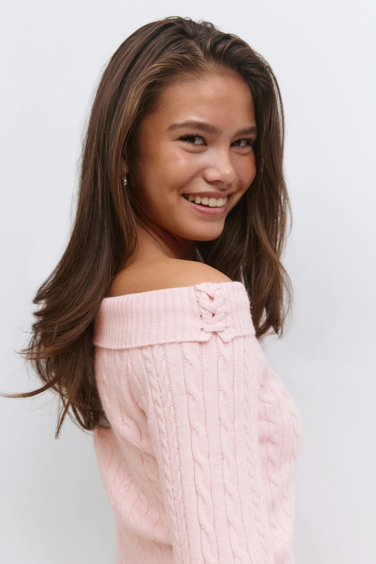 Y off shoulder sweater