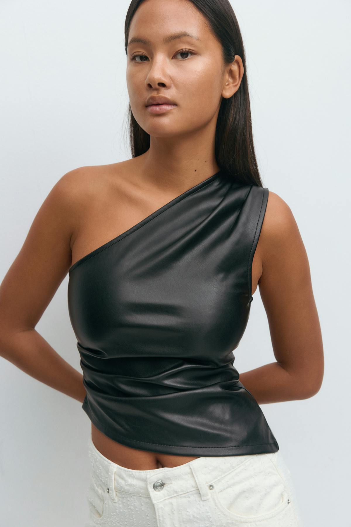 One shoulder pu top