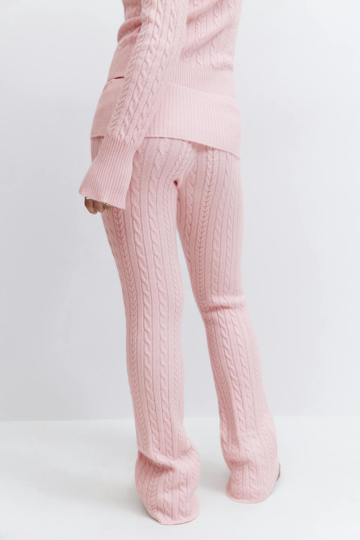 Y cable knitted pants